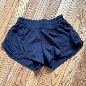 Lululemon Hotty Hot short 2.5in black